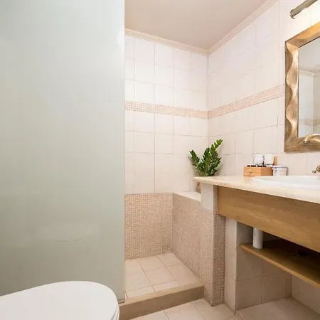 * Lux Cave Villa *