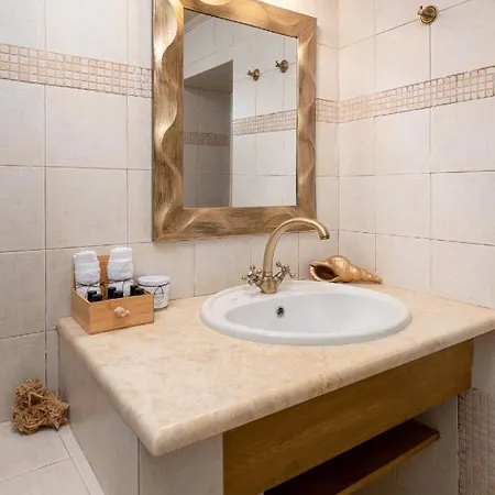 * Lux Cave Villa *